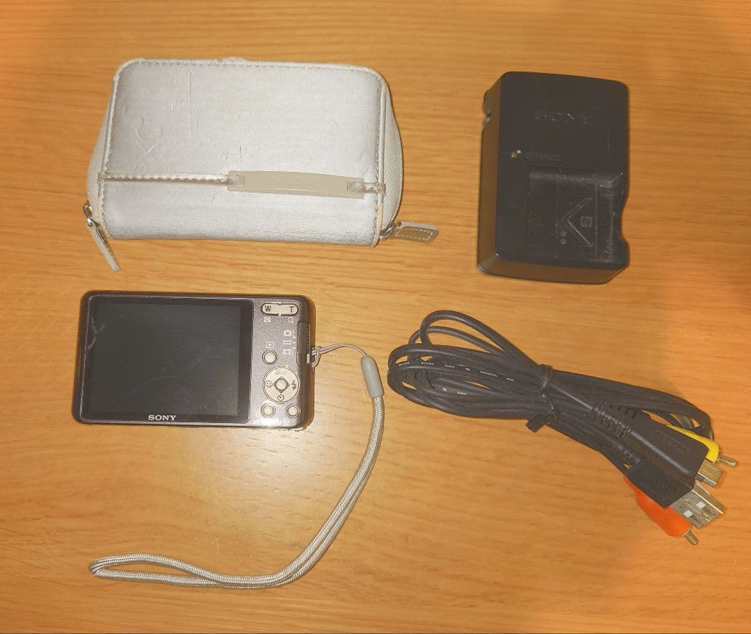 SONY Cyber-shot　DSC-W570 16.1メガピクセル　デジカメ