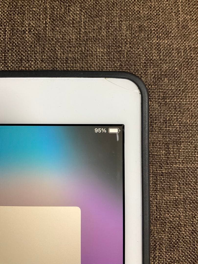 iPad (第7世代) 32GB 赤色カバー付き