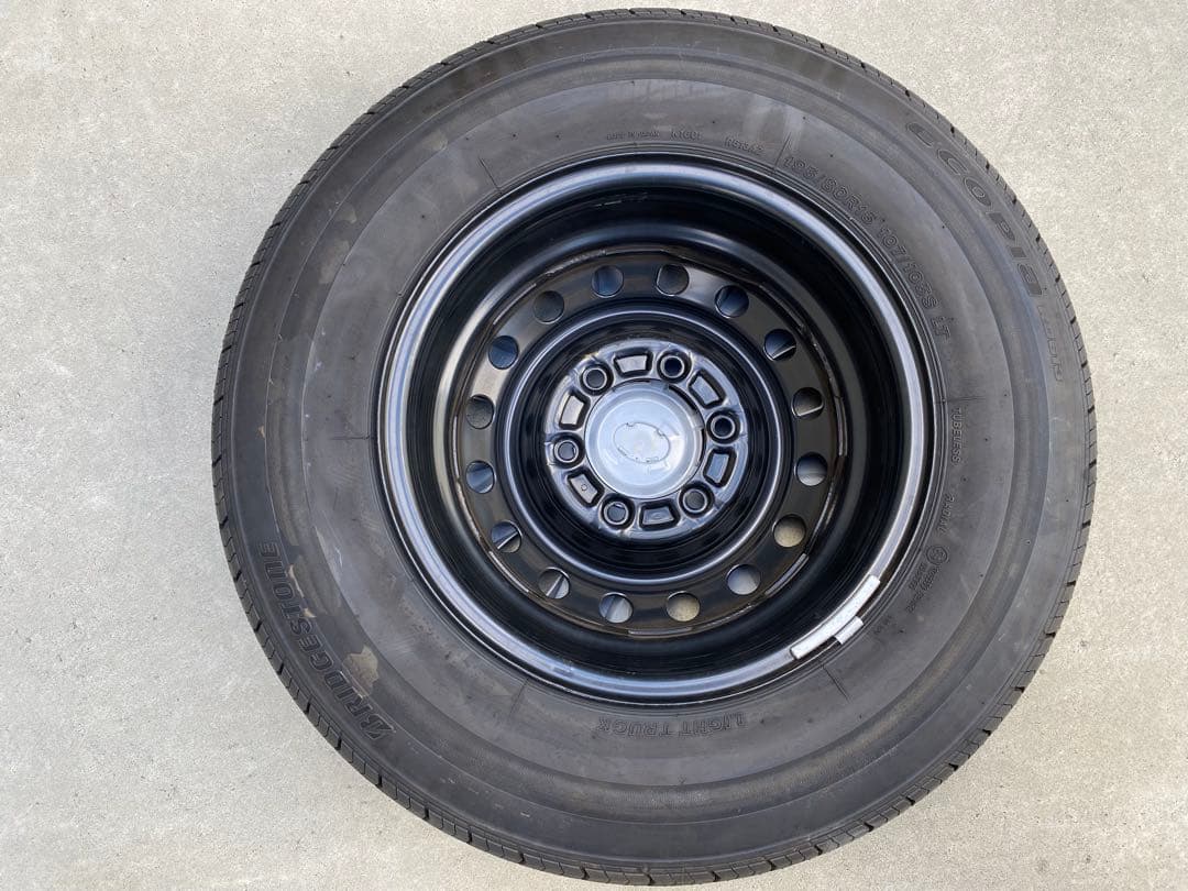 ハイエース 純正タイヤ 新車外し 195/80R15 4本