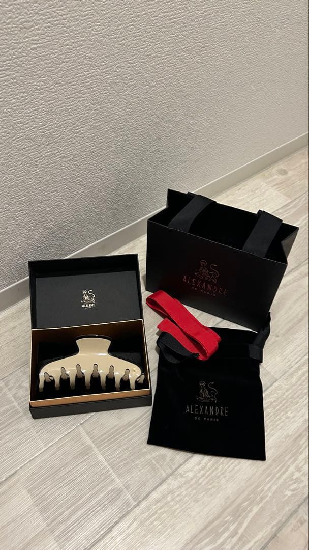 アレクサンドル ドゥ パリ クリーム×ブラック 大きめ ヘアクリップ