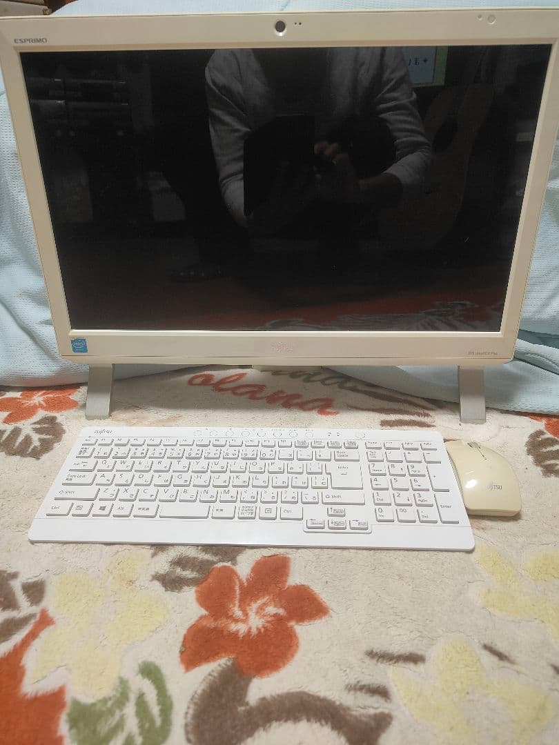 ESPRIMO FH52/T ホワイト デスクトップPC