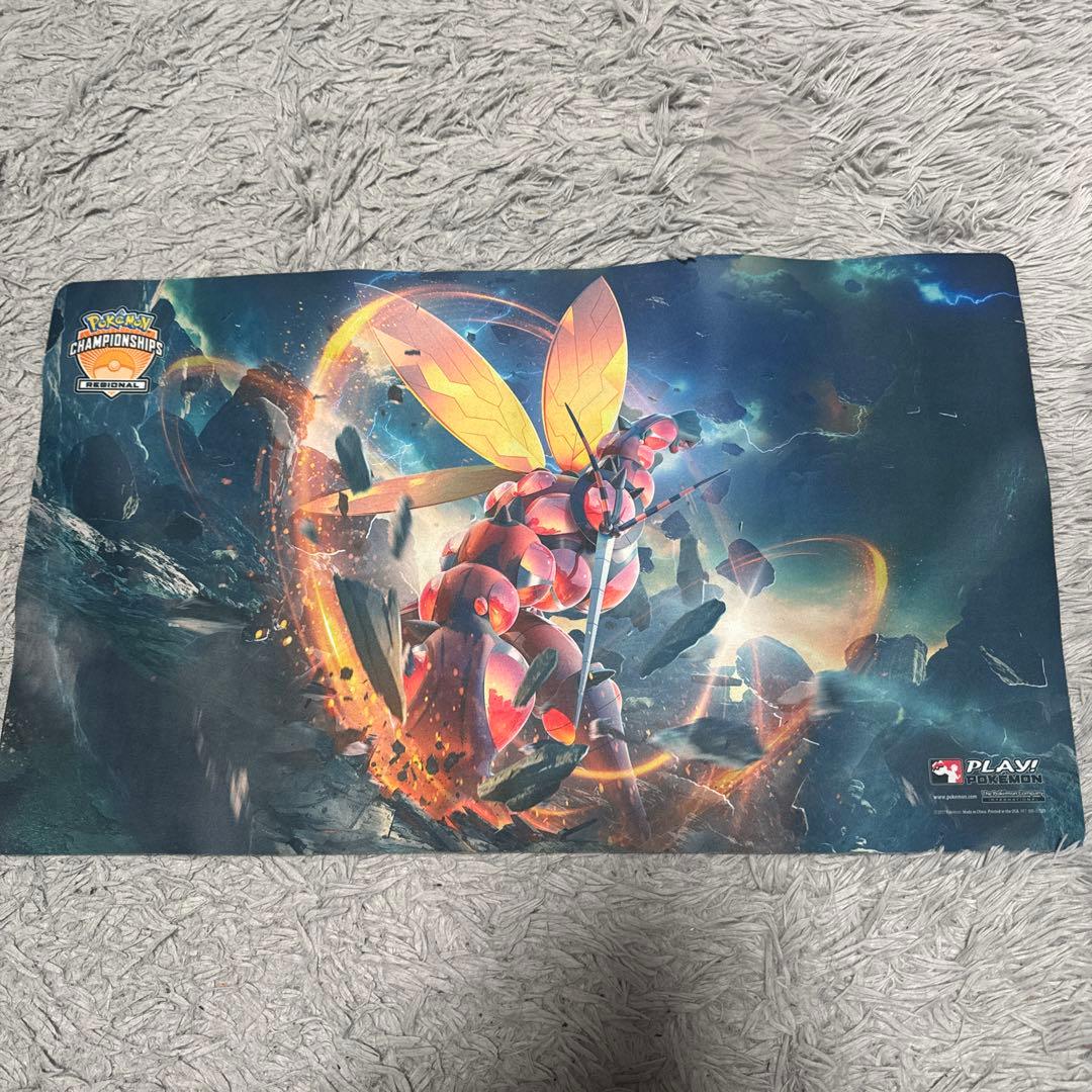 マッシブーン　プレイマット　海外　ポケカ