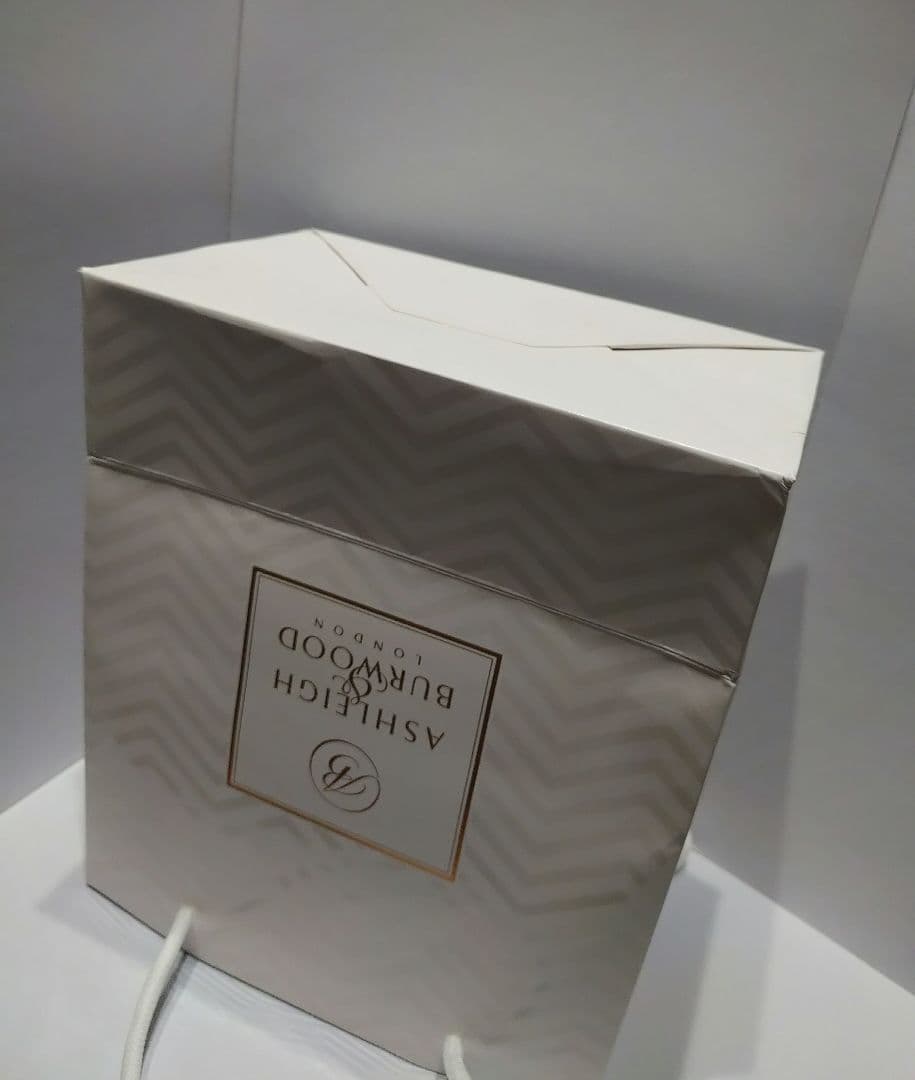 【未使用・限定品】アシュレイ&バーウッド　ホワイトクリスマス　フレグランスランプ