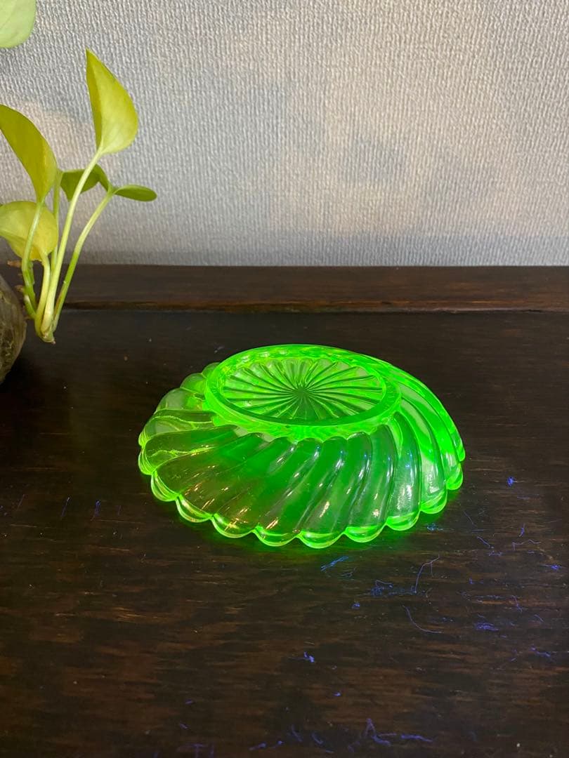 オールドバカラ　バカラ　ウランガラス　小物入れ　バンブー　レア　美品