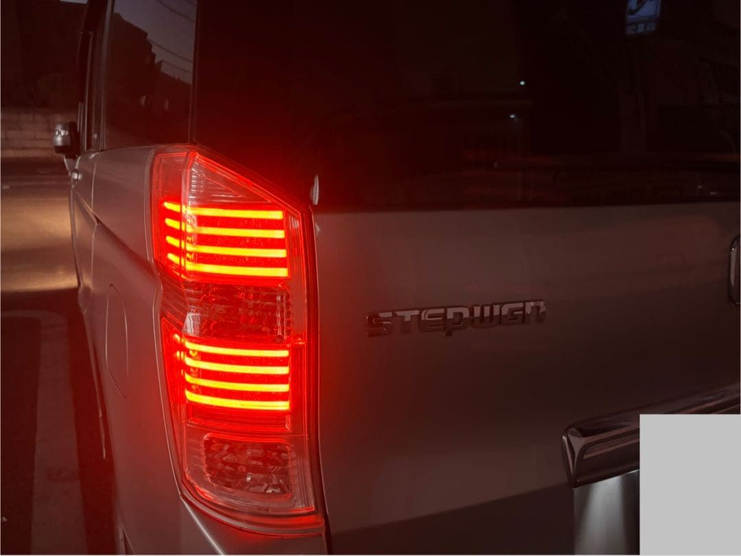 ステップワゴンRK 社外　テールランプ左右セット