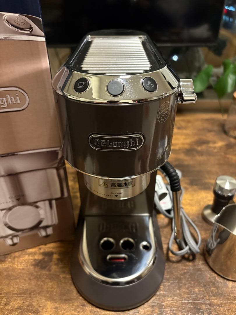 De'Longhiエスプレッソメーカー デディカアルテEC885J-GY