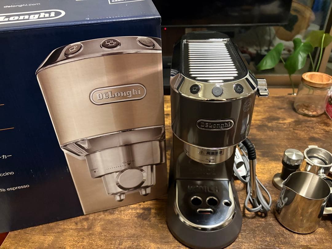 De'Longhiエスプレッソメーカー デディカアルテEC885J-GY
