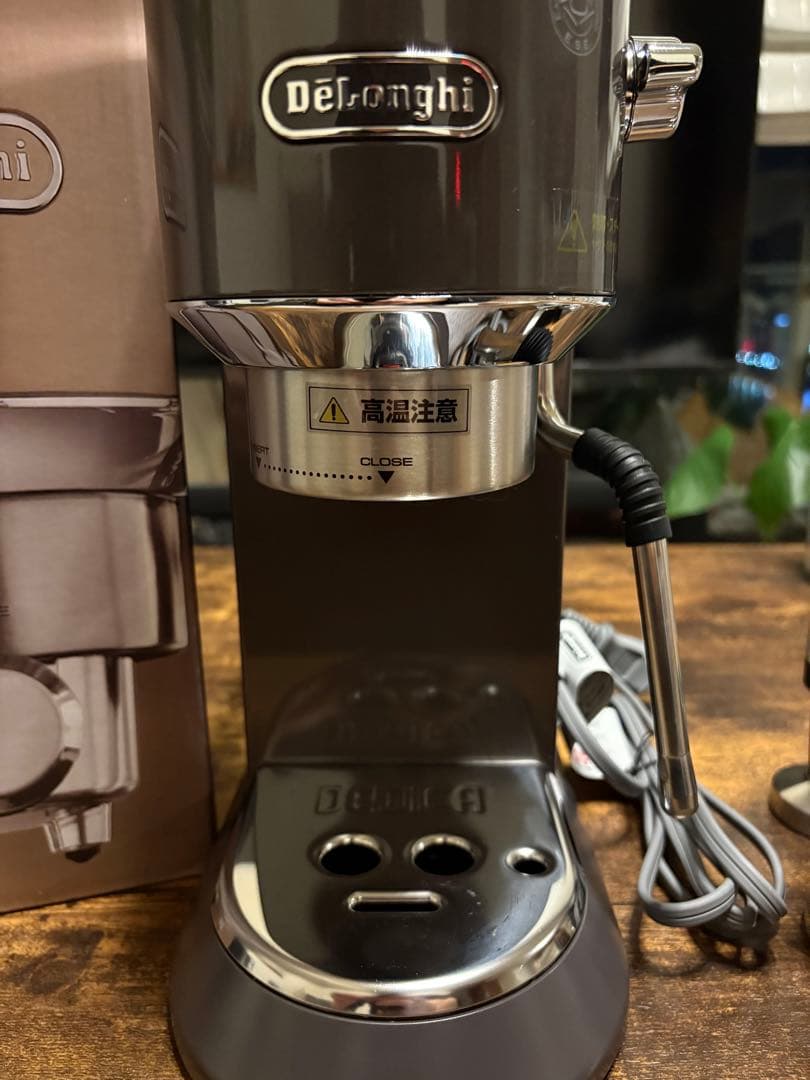 De'Longhiエスプレッソメーカー デディカアルテEC885J-GY