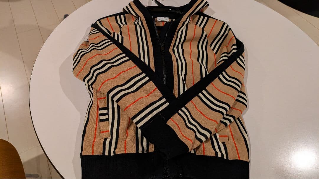 バーバリー　キッズ　パーカー　☆14Y