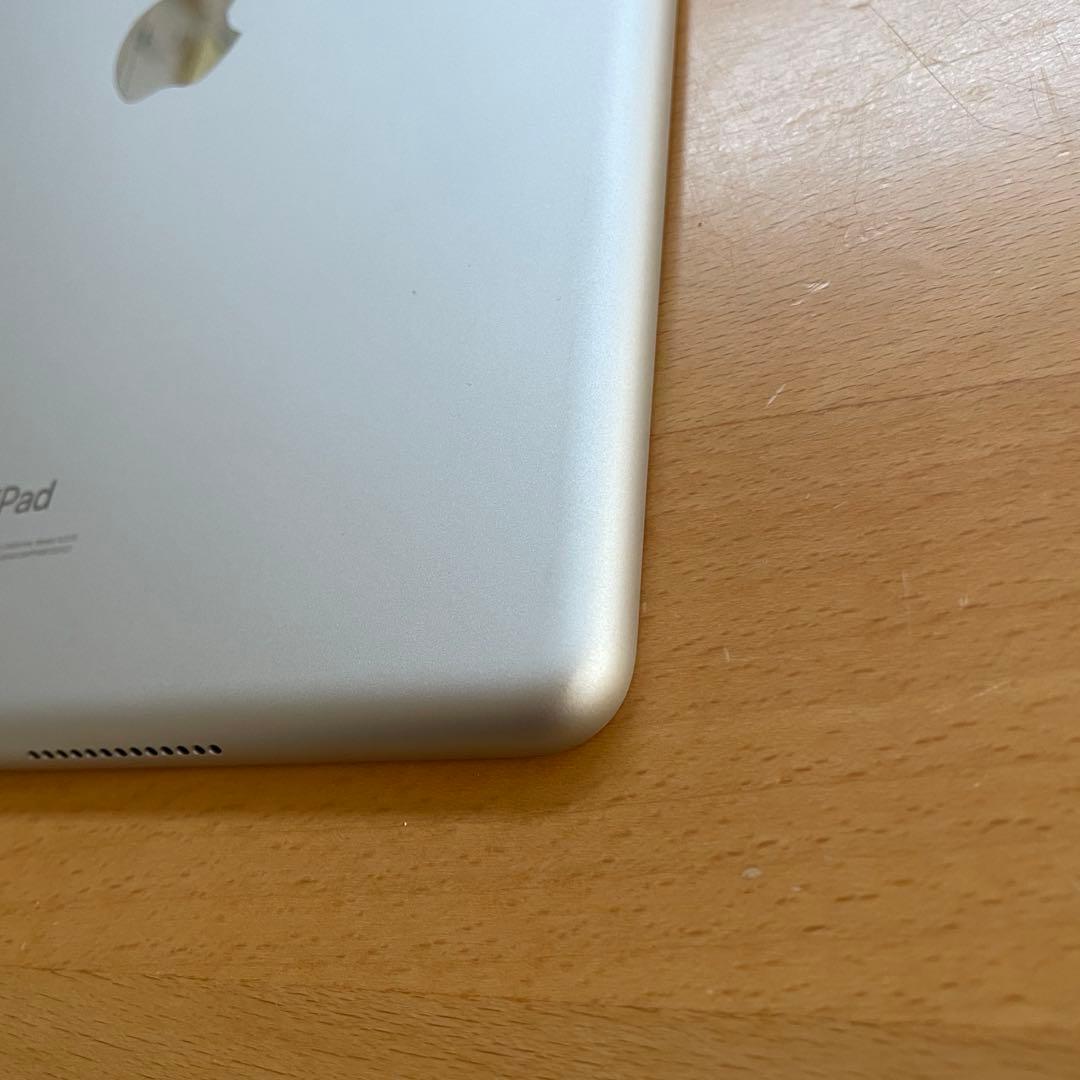 【極美品】Apple iPad 第8世代 シルバー　バッテリー良好