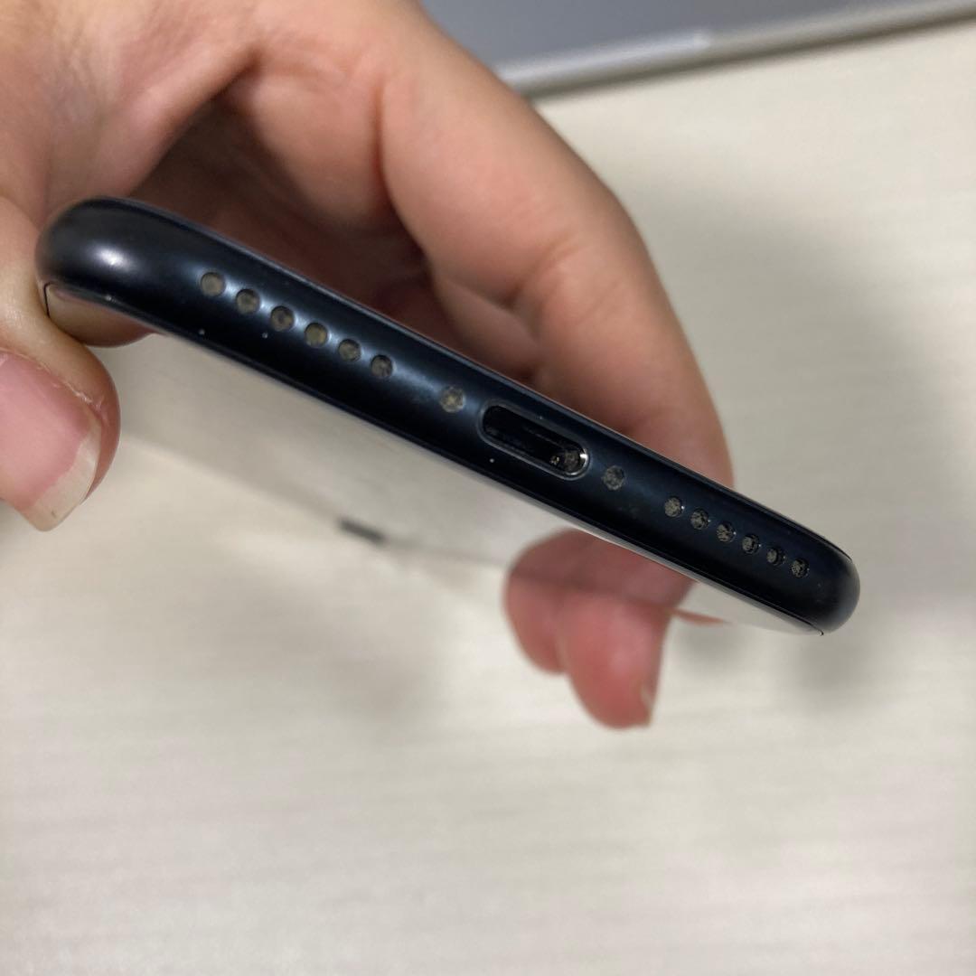 Apple iPhone SE 第2世代　ブラック 本体