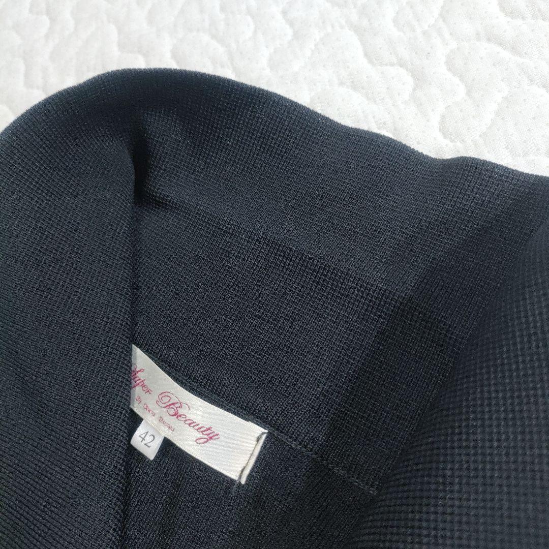 美品✨スーパービューティー　レーヨンニット　ビジューボタンワンピース　黒　42