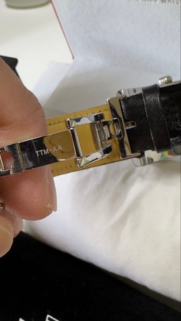 TISSOTバナナ腕時計: クォーツ