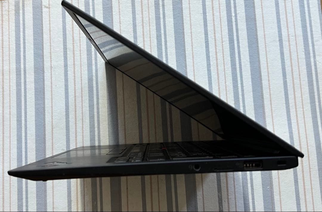 訳ありThinkPad X1 Carbon Gen 9 Inteli5 16G