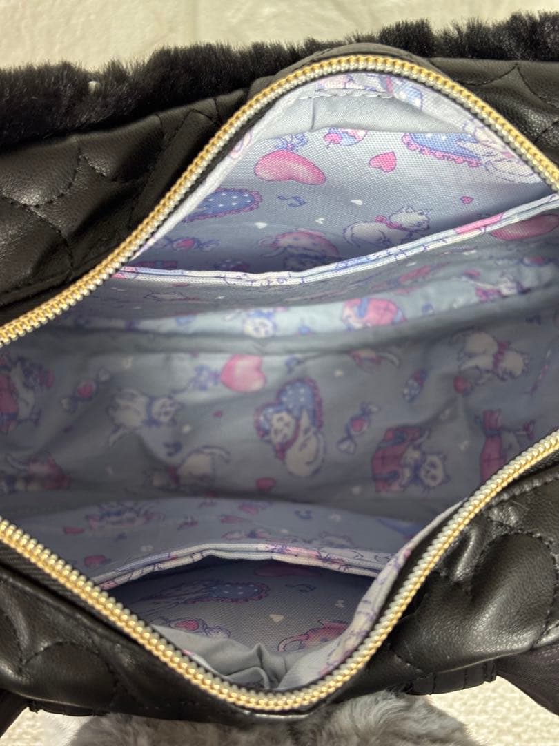 m*e様 コヤンイサムチョン　ハンドメイド　ハート型ファーショルダーバッグ　黒