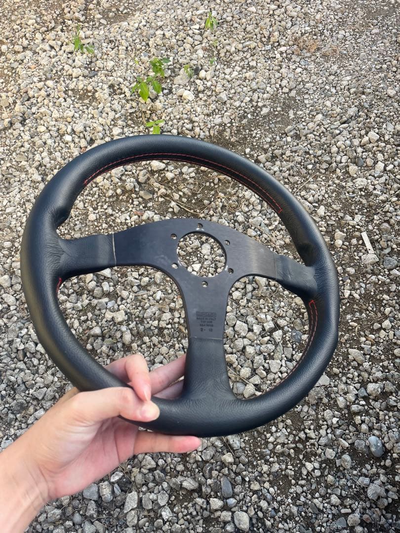 momo tuner ステアリングホイール