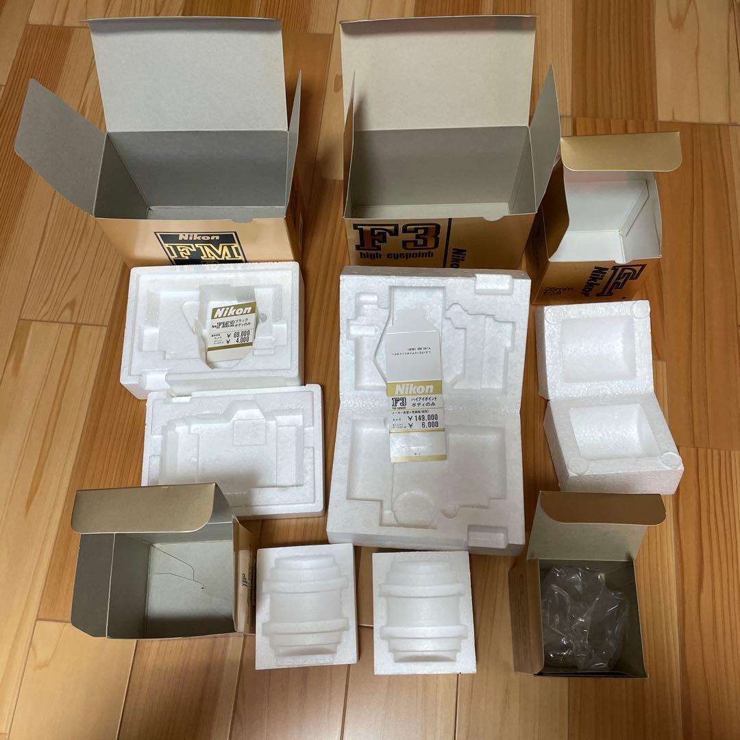 Nikon F3、NEW FM2、レンズ2本、レンズケースの空箱