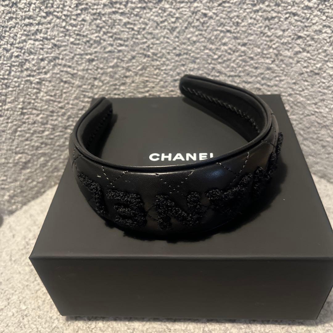 CHANEL ブラックレザー ヘアバンド