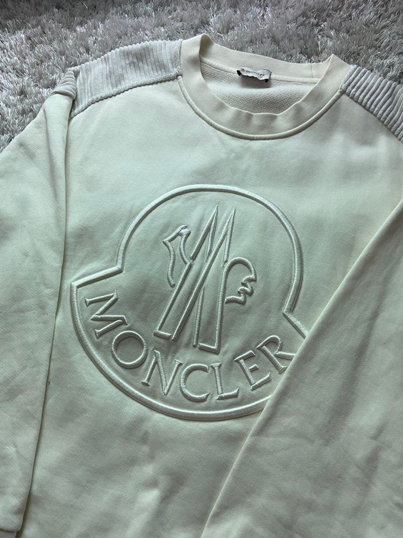 MONCLER エンボスロゴ スウェット
