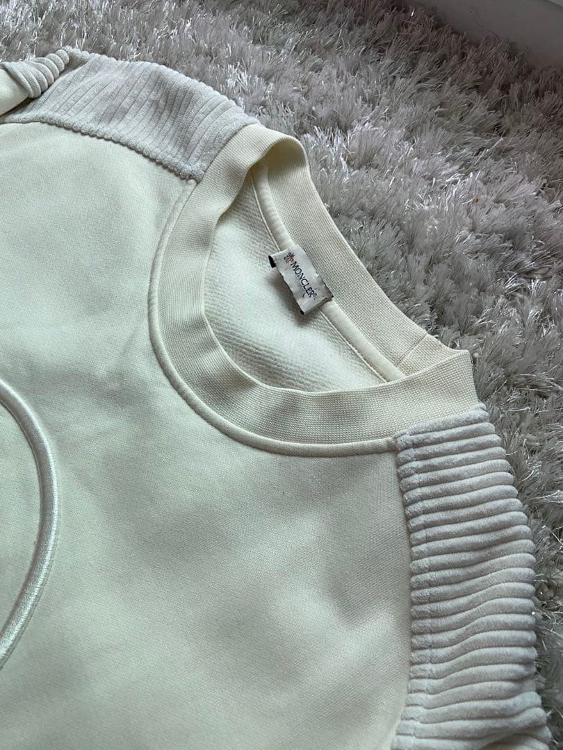 MONCLER エンボスロゴ スウェット