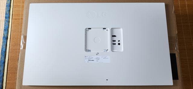 LG_4K_31.5インチ_モニタ_スピーカ付_32UN500-W_00904