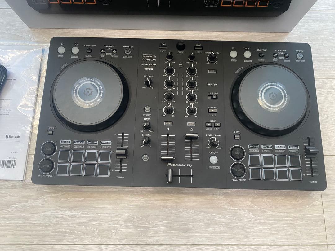 Pioneer DDJ-FLX4 DJコントローラー