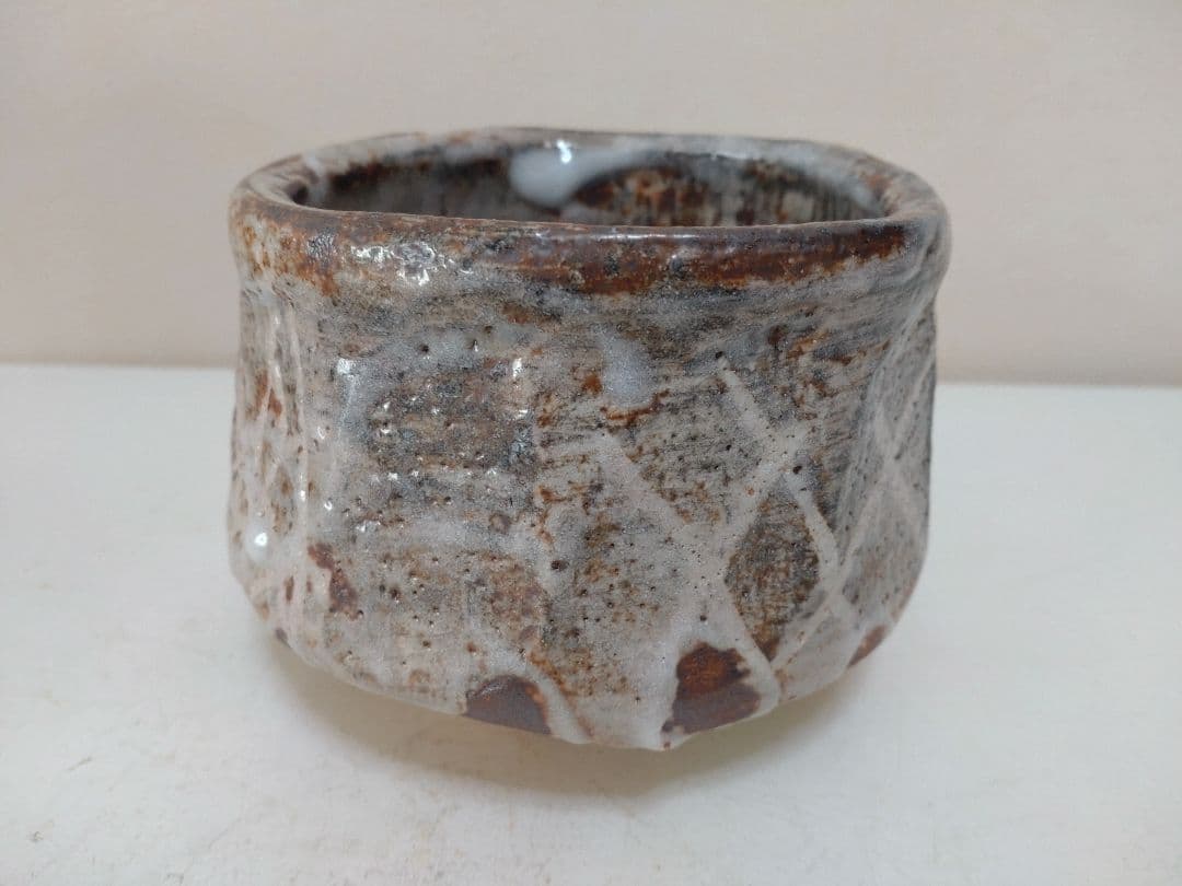 各見政峯 志野茶碗 共箱 陶歴 共布 茶道具 岡山県指定重要無形文化財