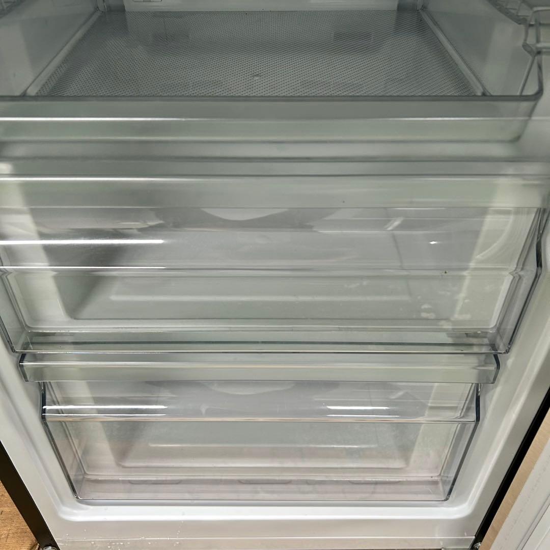 954 冷蔵庫　シルバーカラー　大人気　保証込　小型　200L 新生活応援