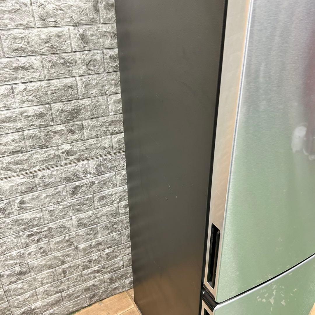 954 冷蔵庫　シルバーカラー　大人気　保証込　小型　200L 新生活応援