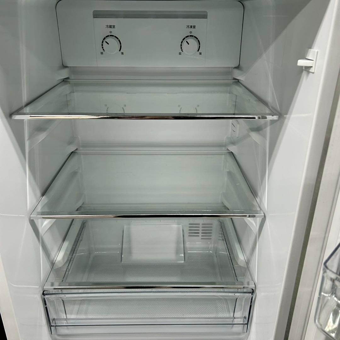 954 冷蔵庫　シルバーカラー　大人気　保証込　小型　200L 新生活応援