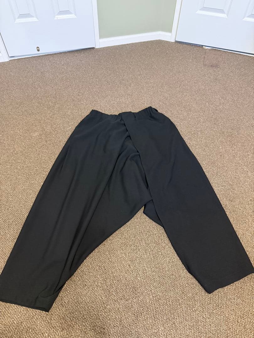 【美品】ISSEY MIYAKE 132.5 変形ドレープパンツ 黒