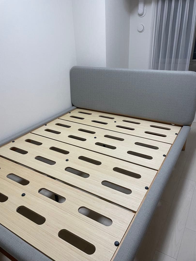 クイーンベッドフレーム 木製スラット グレー