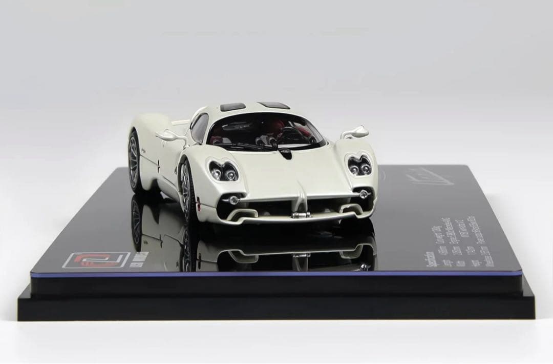 新発売 全開閉 LCD モデル 1/43 パガーニ Utopia ミニカー