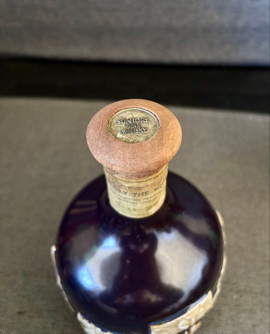 サントリー　ザ・ウイスキー　有田焼ボトル　古酒　未開封　山崎ハイボール缶付き