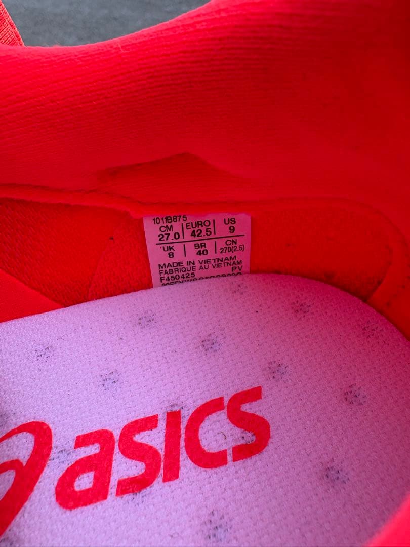 『24時間限定値下げ』アシックス　MAGIC SPEED 4