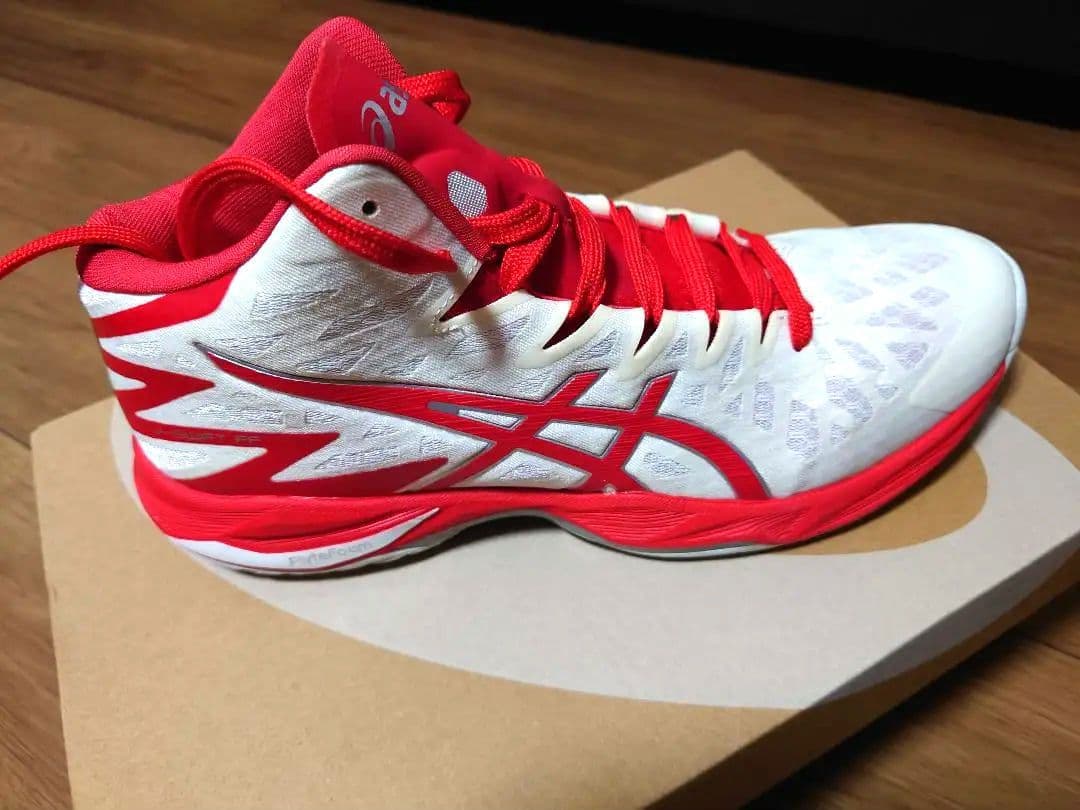 26センチ　美品　ASICS バレーボールシューズ ユニセックス