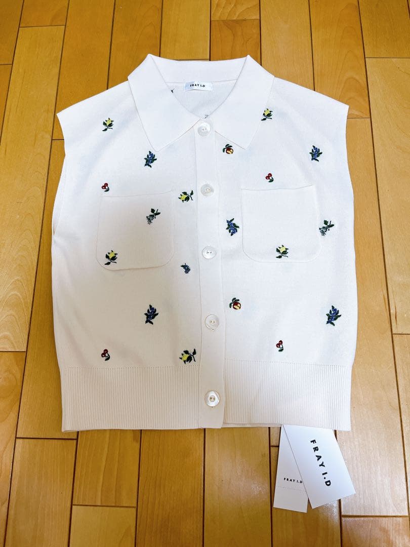 【新品未使用品】FRAY I.D 新作 フルーツ刺繍ポロ ノースリニット タグ付