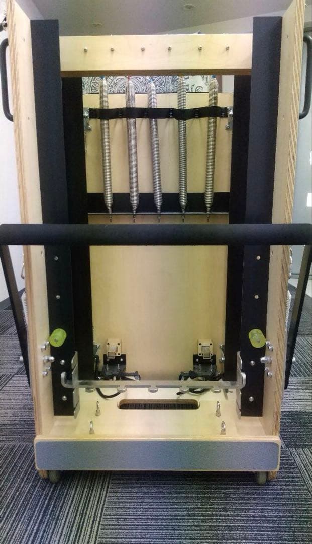 【ざくろくみん】折りたたみピラティスリフォーマー