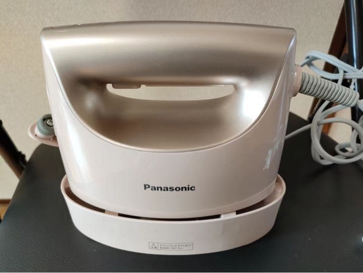 超美品　2019年Panasonic 衣類スチーマー  NI-CFS750