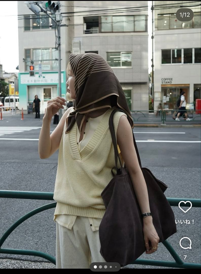 Ｖネックスリーブレスニットプルオーバー　イエロー