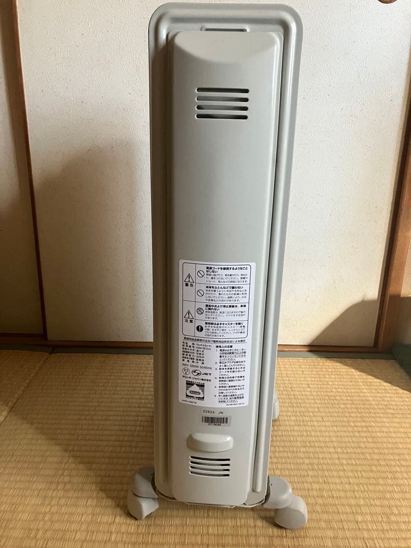 オイルヒーターの名品。デロンギ。ディジタルパネルで操作簡単