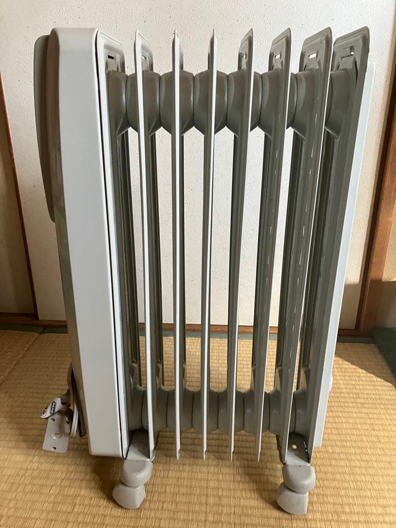 オイルヒーターの名品。デロンギ。ディジタルパネルで操作簡単