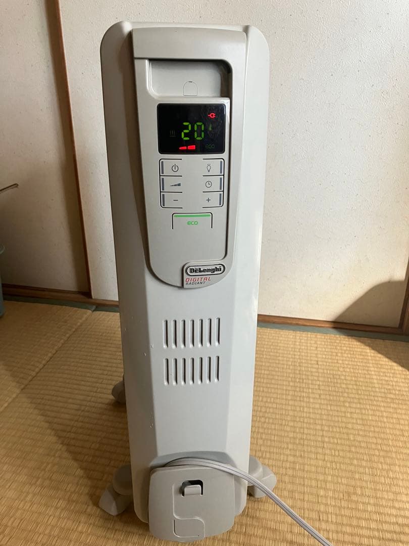オイルヒーターの名品。デロンギ。ディジタルパネルで操作簡単