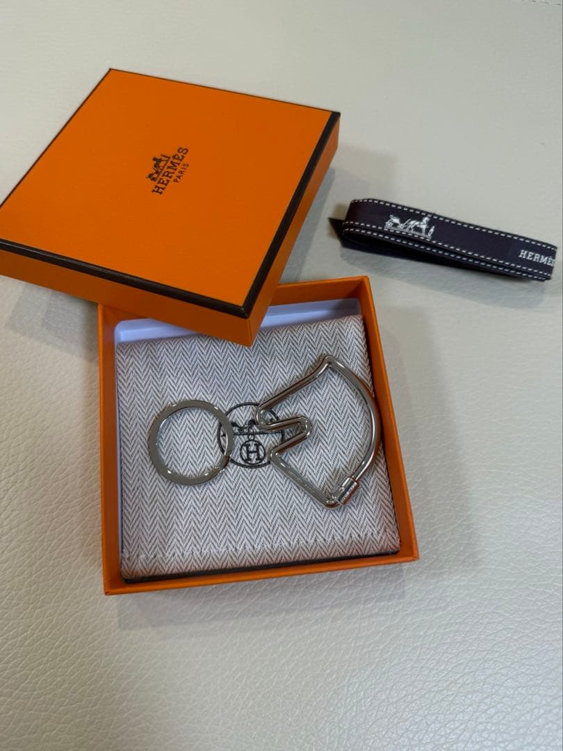 新品未使用エルメスキーホルダー 《シュヴァル》