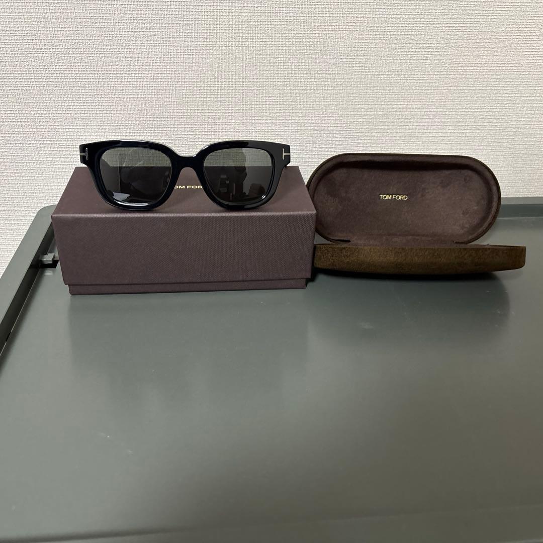 TOM FORD ロンハーマン　サングラス FT1274-D ブラック