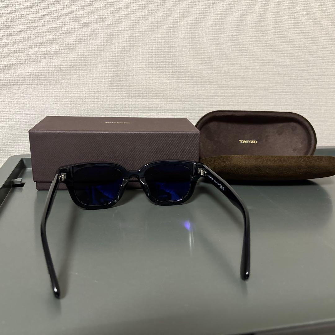 TOM FORD ロンハーマン　サングラス FT1274-D ブラック