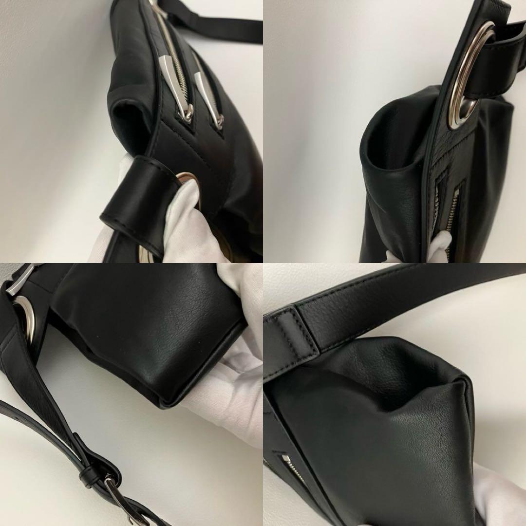 ✨極美品✨ KAWAKAWA ハトメボディバッグ Mサイズ レザー 黒　ブラック