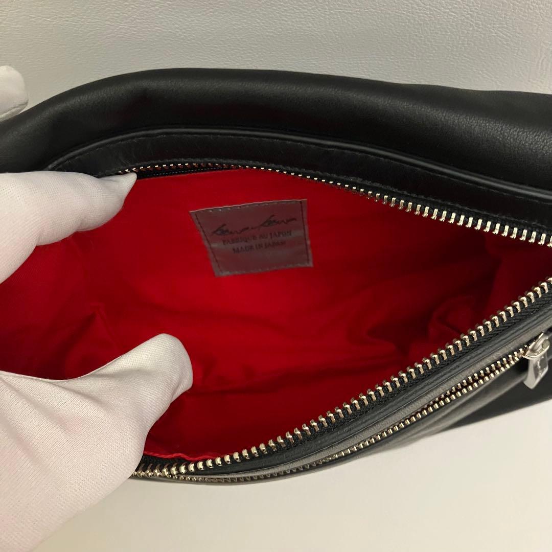 ✨極美品✨ KAWAKAWA ハトメボディバッグ Mサイズ レザー 黒　ブラック