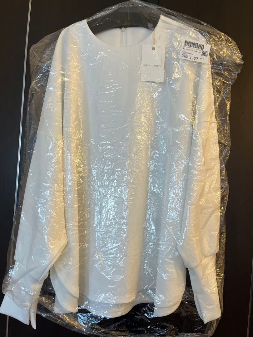 【新品】タグ付リヴドロワ ダンボールポンチョプルオーバー ホワイト