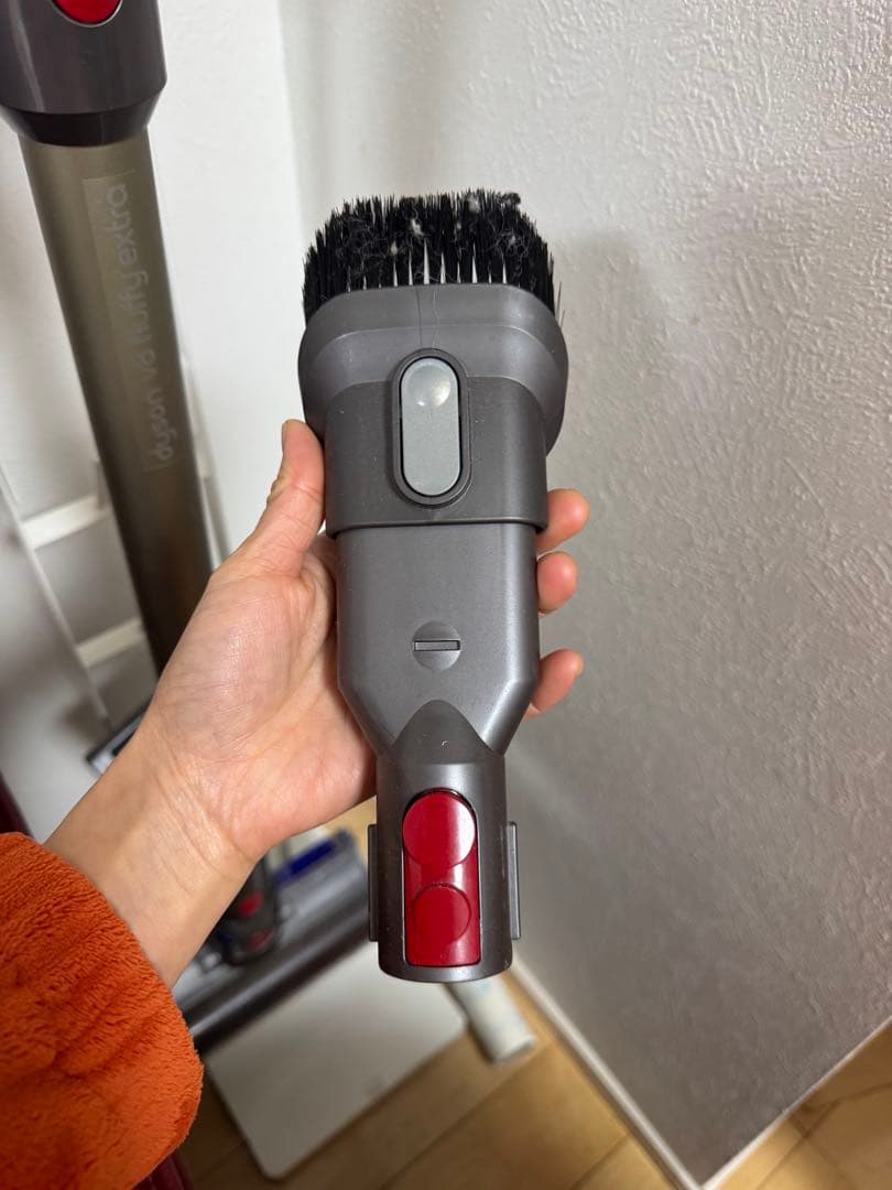 と*も様 （美品）Dyson v8 fluffy extra コードレス掃除機